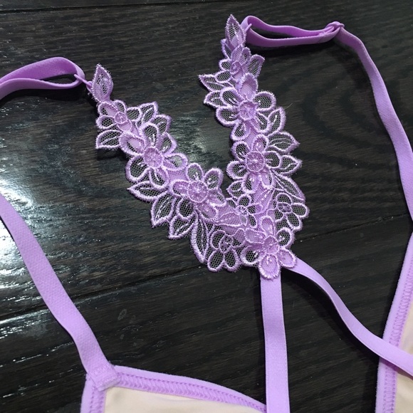 2 Rare VS PINK Lacey Bras - Picture 14 of 16